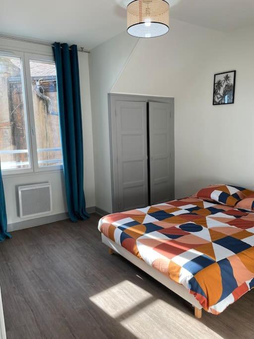 T2 4 Pers Face Gare Sncf Appart Hotel Le Cygne 6 Бурж Экстерьер фото